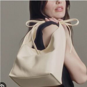 NWT Reformation SMALL VITTORIA BOW TOTE